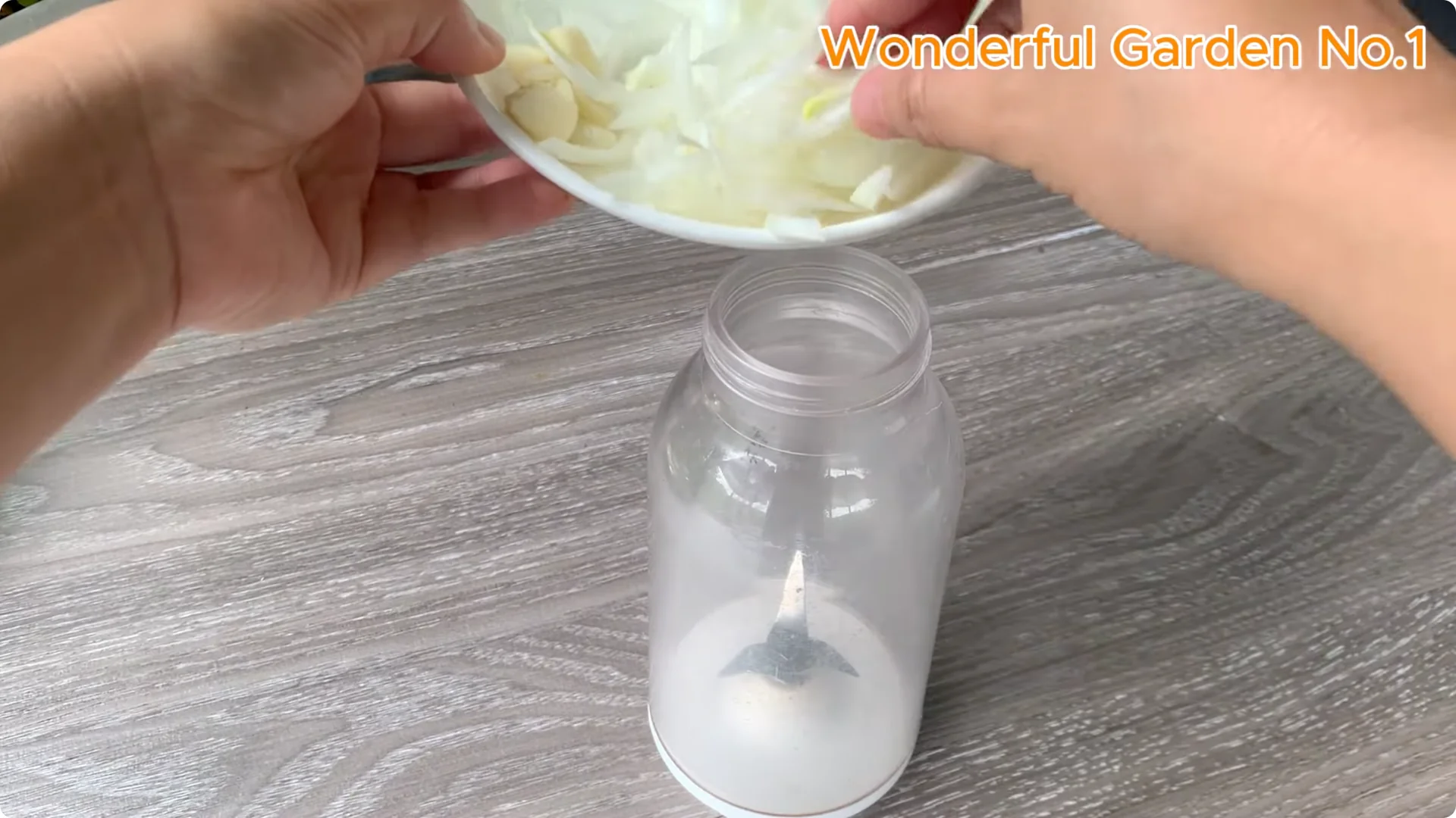 What Happens When You Stick a Rose Stem in an Onion? screenshot 13