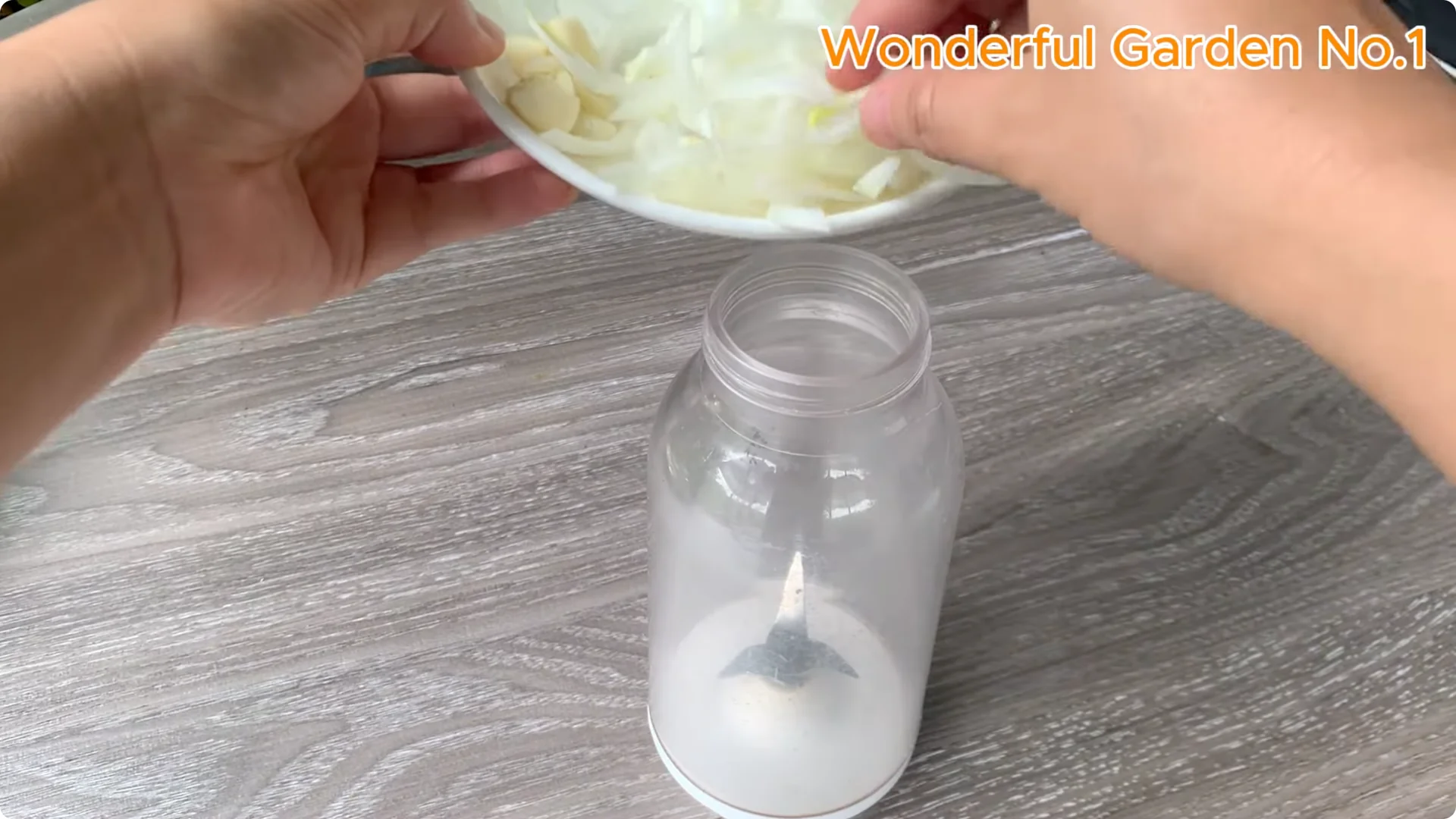 What Happens When You Stick a Rose Stem in an Onion? screenshot 14