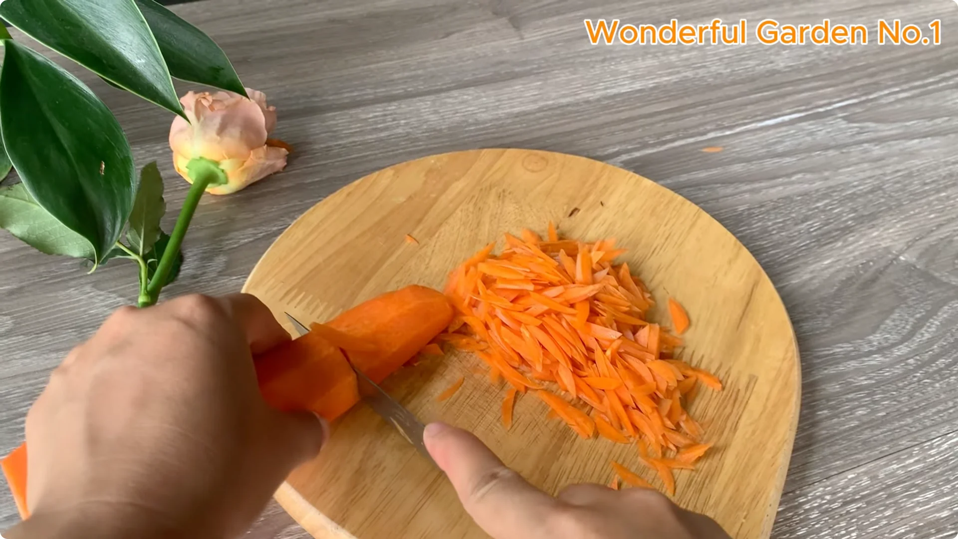 How a Rose Branch Grows 999 Roots Overnight in a Carrot screenshot 3