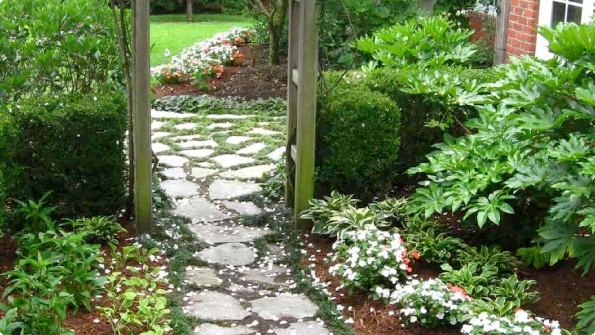 10 Small Garden Ideas That Feel Luxurious Without the Cost screenshot 7